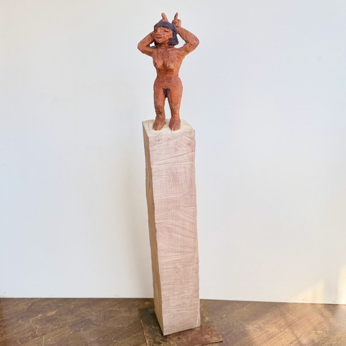 Marcel Bernet holzbildhauer figürlich holzskulptur sculptor figurative wood art kettensäge chainsaw motorsäge