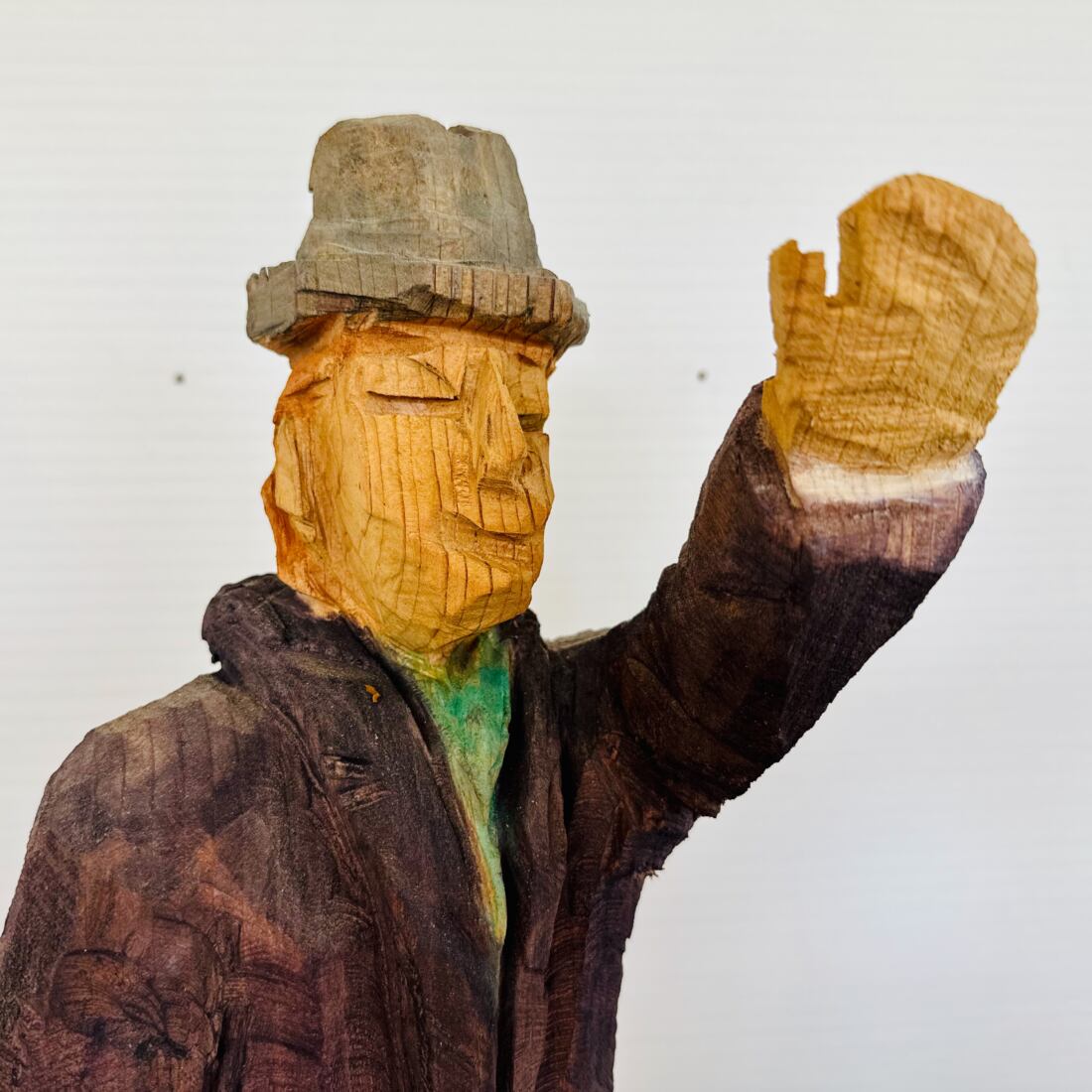 Marcel Bernet holzbildhauer figürlich holzskulptur sculptor figurative wood art kettensäge chainsaw motorsäge