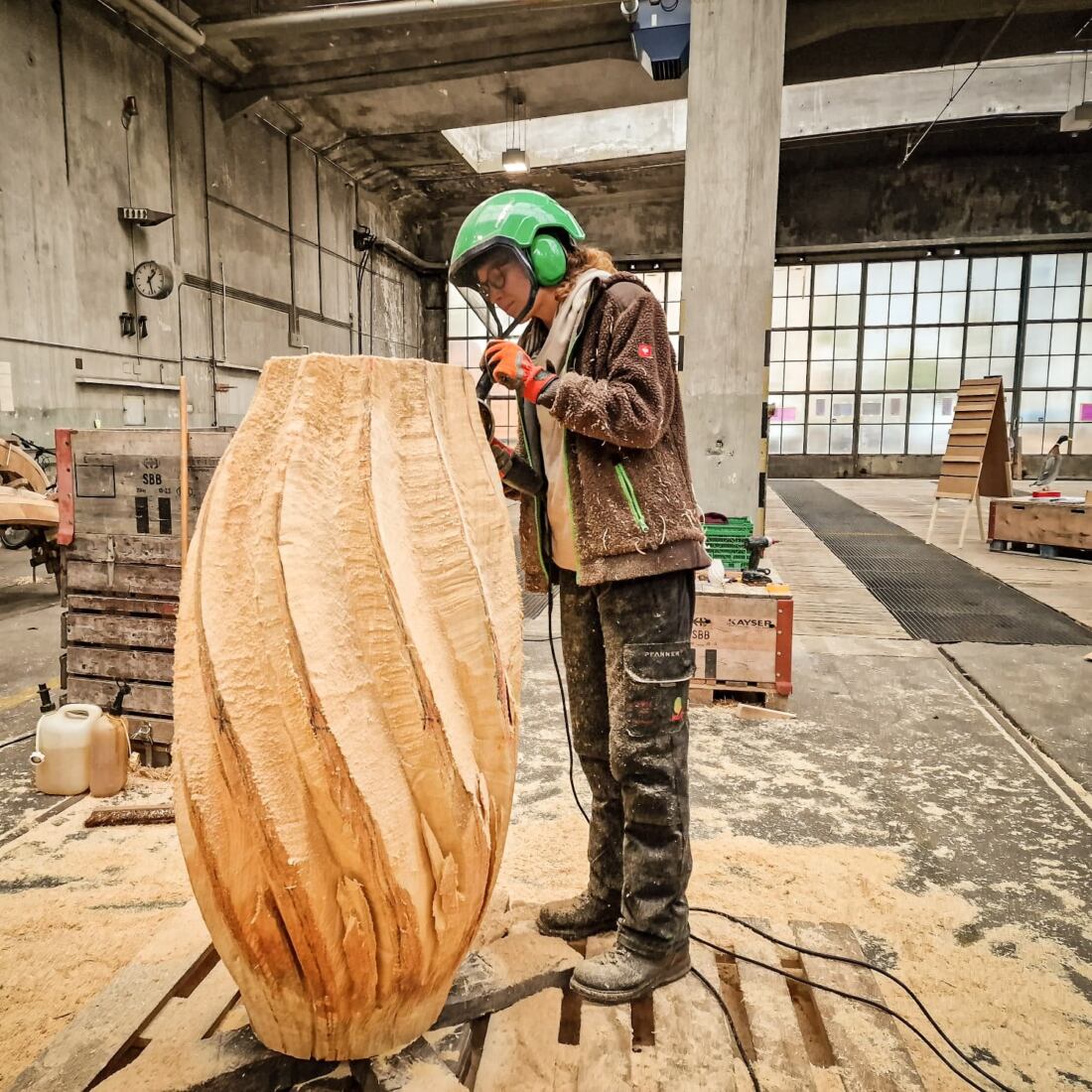 Marcel Bernet holzbildhauer figürlich holzskulptur sculptor figurative wood art