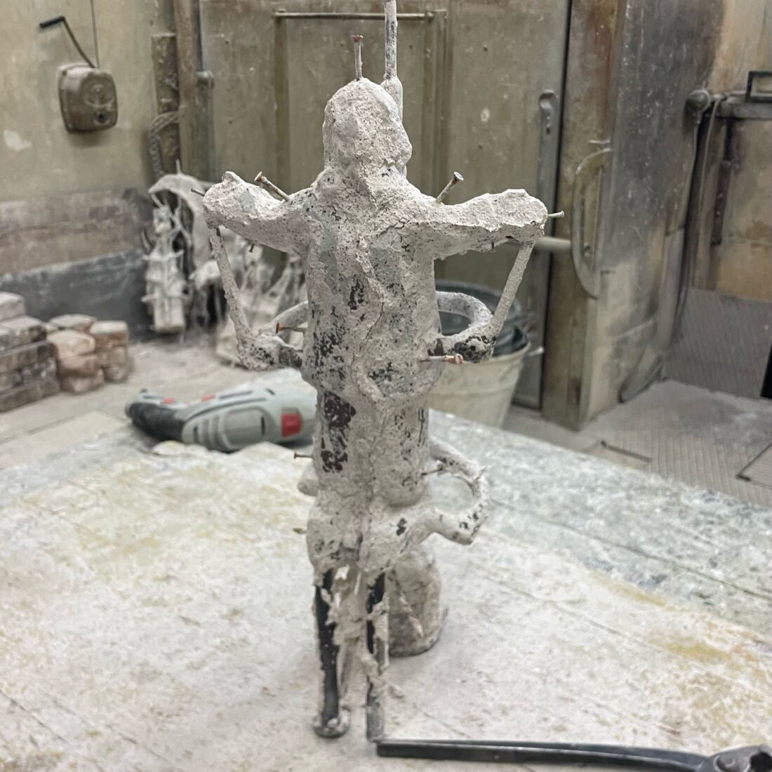 Marcel Bernet holzbildhauer figürlich holzskulptur sculptor figurative wood art