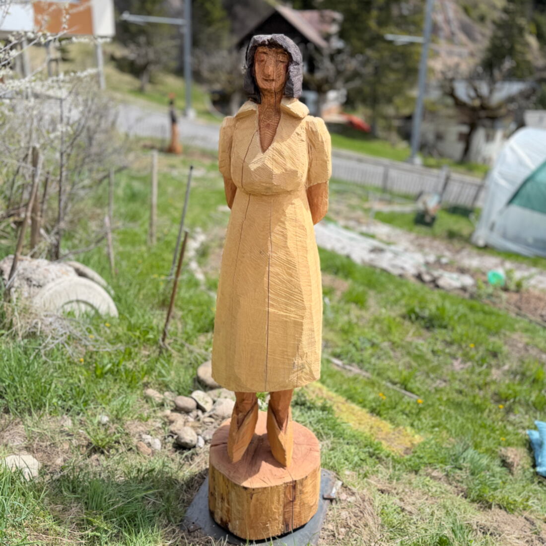 Marcel Bernet holzbildhauer figürlich holzskulptur sculptor figurative wood art kettensäge chainsaw motorsäge rigi weggis luzern edelweiss