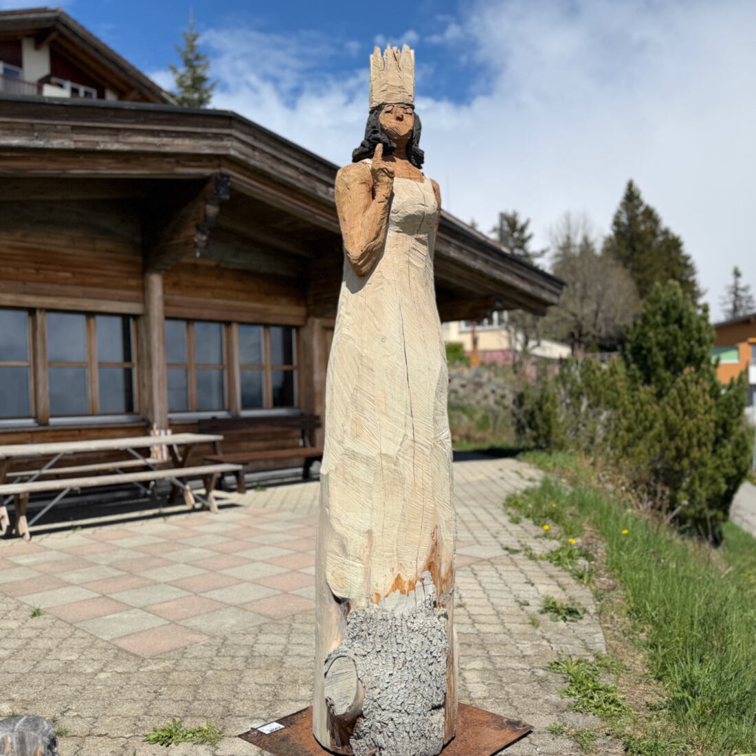 Marcel Bernet holzbildhauer figürlich holzskulptur sculptor figurative wood art kettensäge chainsaw motorsäge rigi weggis luzern edelweiss