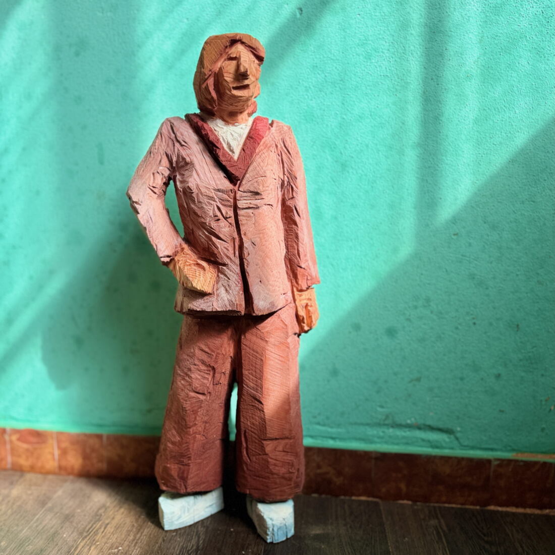 Marcel Bernet holzbildhauer figürlich holzskulptur sculptor figurative wood art kettensäge chainsaw motorsäge