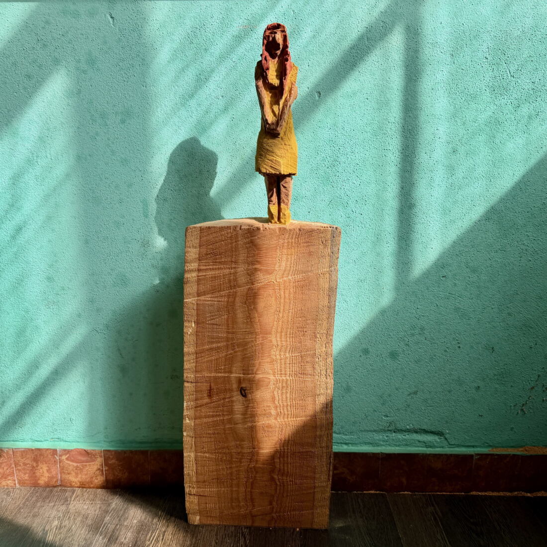 Marcel Bernet holzbildhauer figürlich holzskulptur sculptor figurative wood art kettensäge chainsaw motorsäge