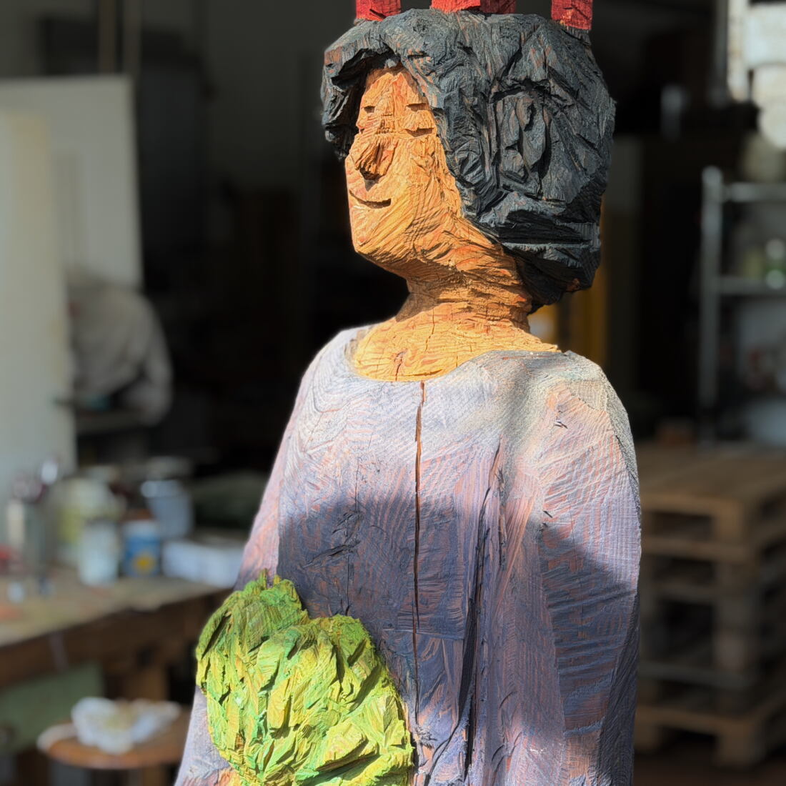 Marcel Bernet holzbildhauer figürlich holzskulptur sculptor figurative wood art kettensäge chainsaw motorsäge