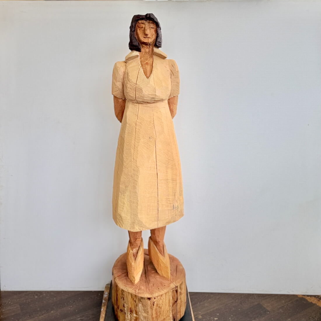 Marcel Bernet holzbildhauer figürlich holzskulptur sculptor figurative wood art kettensäge chainsaw motorsäge