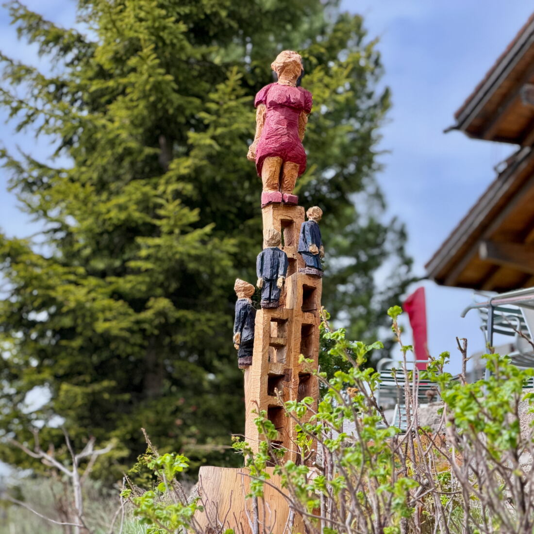 Marcel Bernet holzbildhauer figürlich holzskulptur sculptor figurative wood art kettensäge chainsaw motorsäge rigi weggis luzern edelweiss
